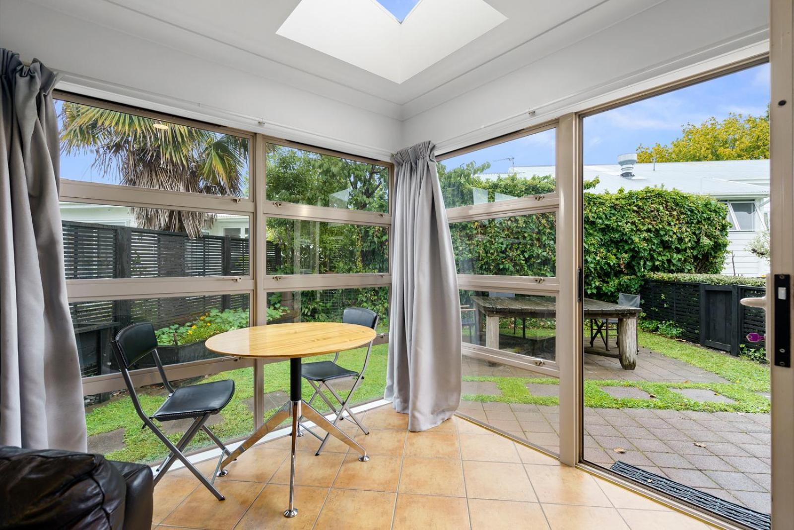 Sunny, Quiet, 2-Bedroom Unit In Fabulous Location! Cambridge Exterior photo