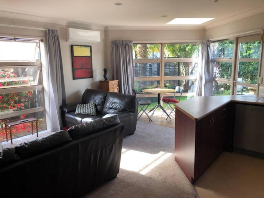 Sunny, Quiet, 2-Bedroom Unit In Fabulous Location! Cambridge Exterior photo