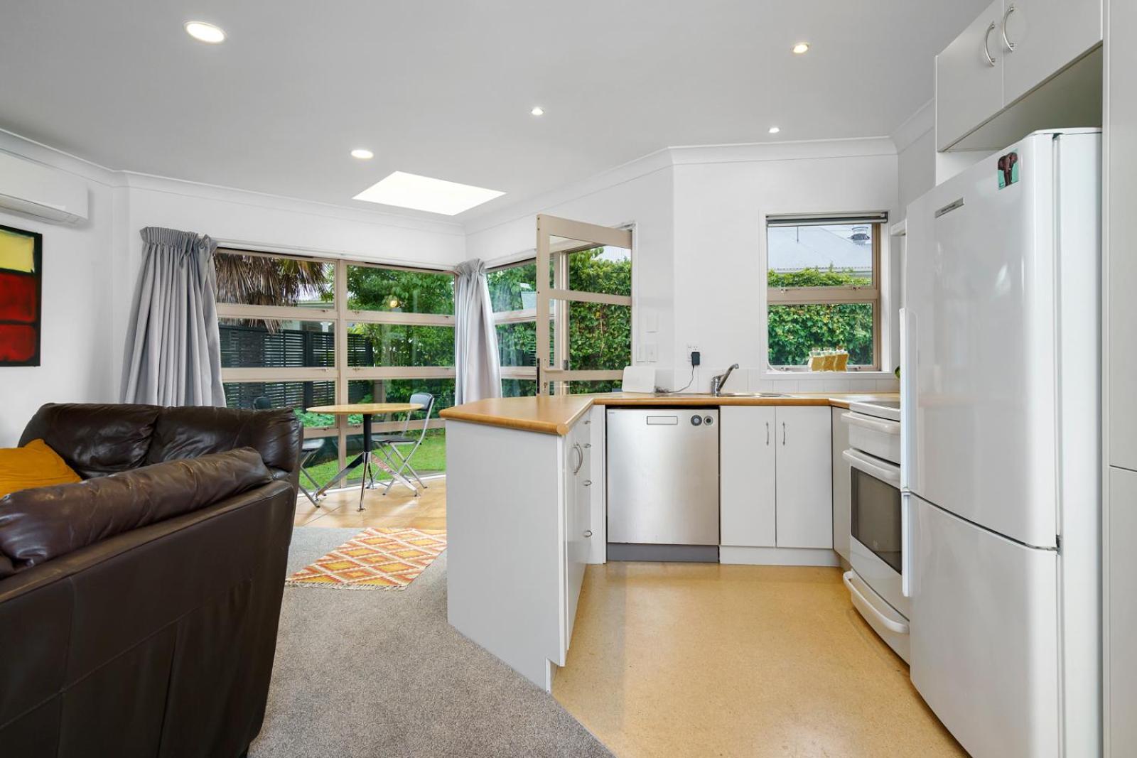 Sunny, Quiet, 2-Bedroom Unit In Fabulous Location! Cambridge Exterior photo